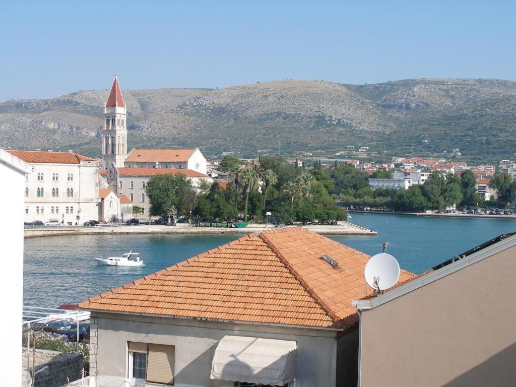 Apartments Madirazza Трогир Экстерьер фото